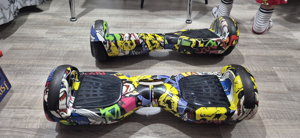 Hoverboard   2 bucăți  la preț  de 1, are  doar o telecomanda