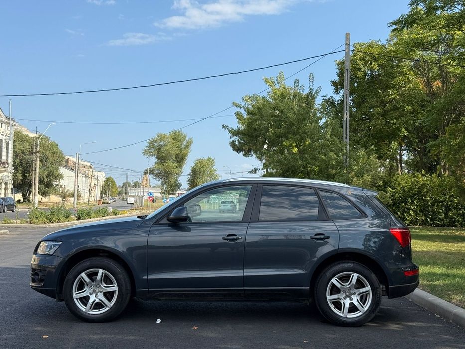 Vând Audi Q 5 an fabricație 2012 euro 5 cutie automată motor 2 litrii