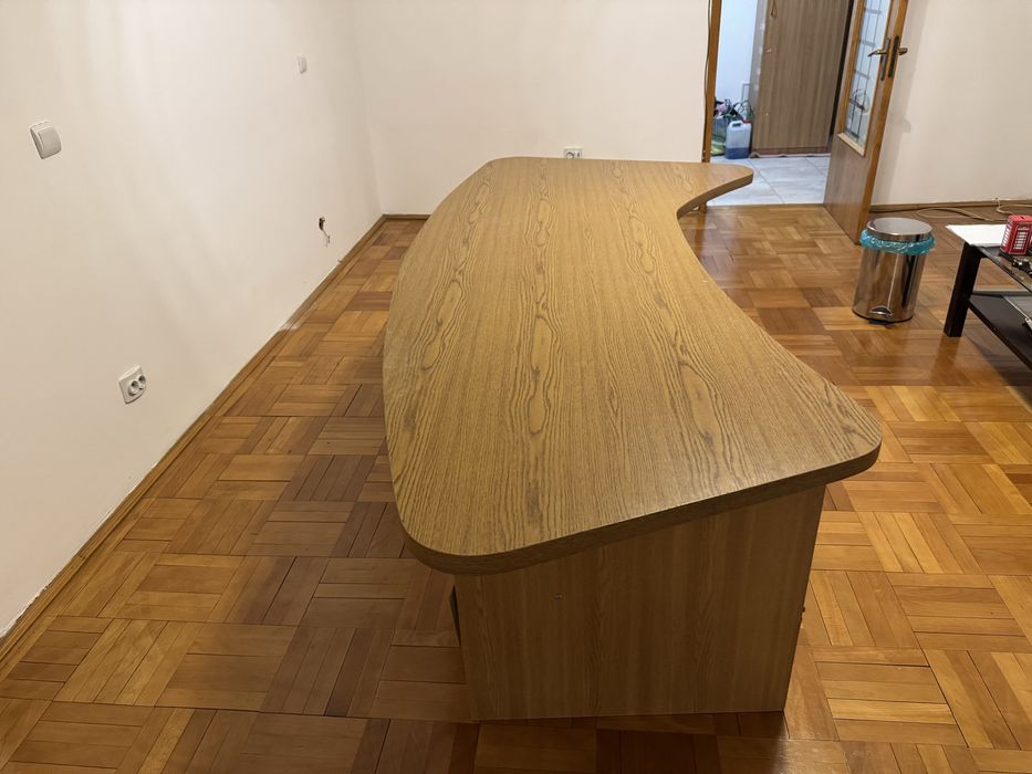 Birou de lemn incapator