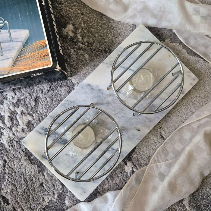 Мраморна поставка за топло сервиране