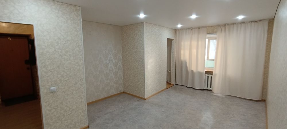 Продам 1-к 2/4 возле ул. Конституциии