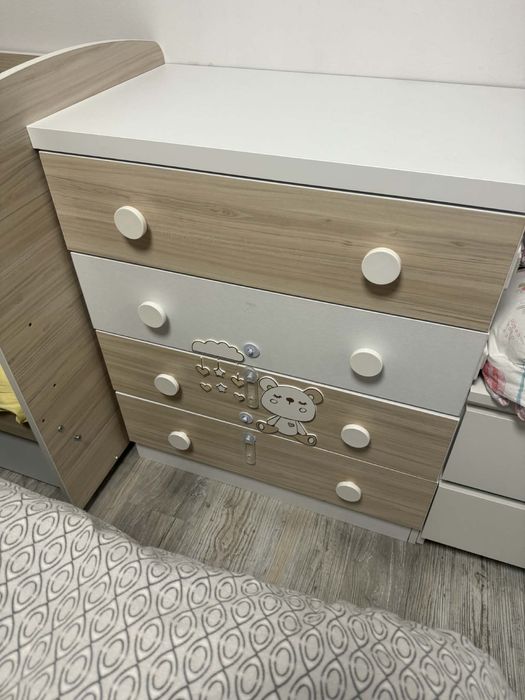 Бебешки скрин с 4 чекмеджета