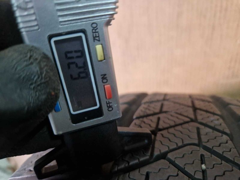 2 Pirelli R17 225/55
зимни гуми 
DOT4017