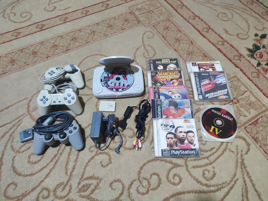 Продам Playstation. Комплект.