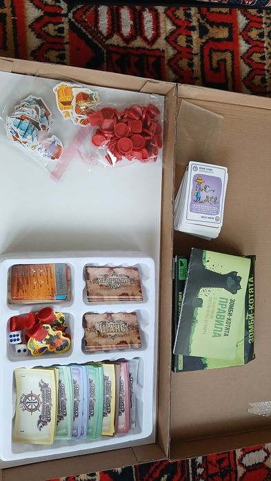 Продам две настольные Пиратская монополия+зомби котята