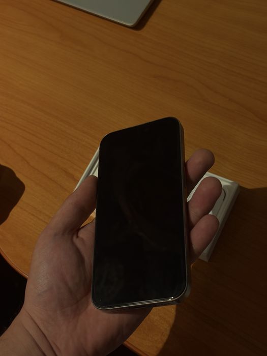 Iphone 15 Pro,cititi descrierea.