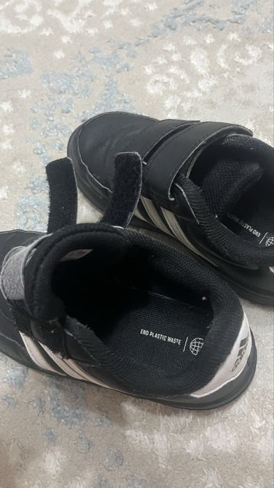 кроссовки Adidas