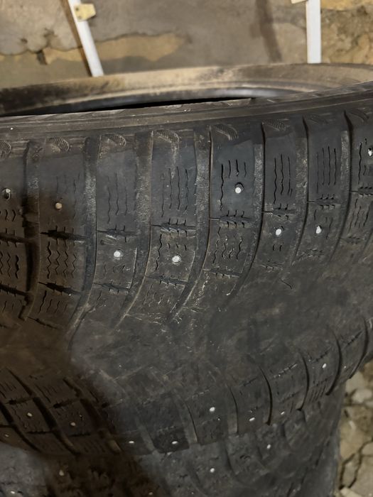 Продаю шины от Lexus 570