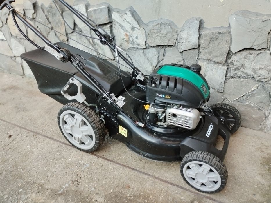 Mașina de tuns iarba