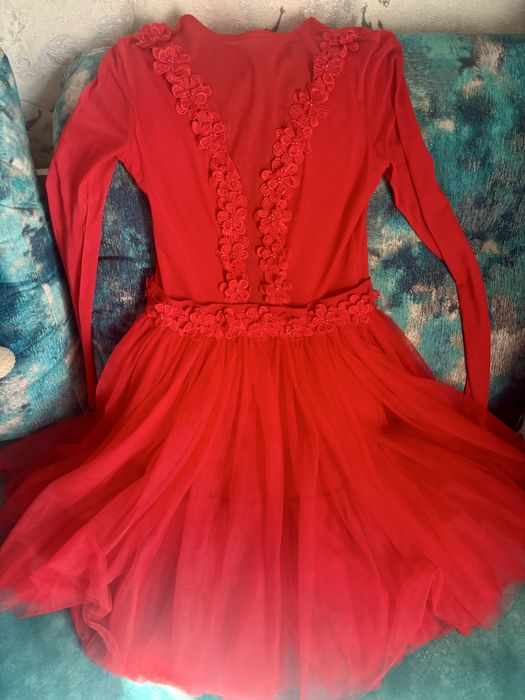 Платье праздничное, пышное, яркое