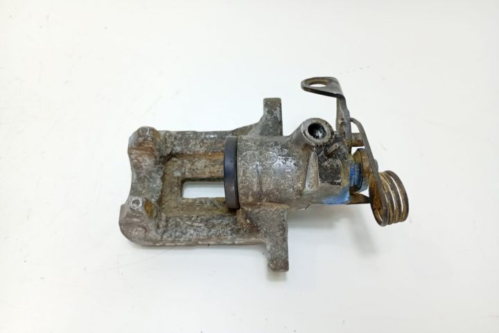 Etrier  dreapta spate Volkswagen VW Passat B5.5 (facelift) seria