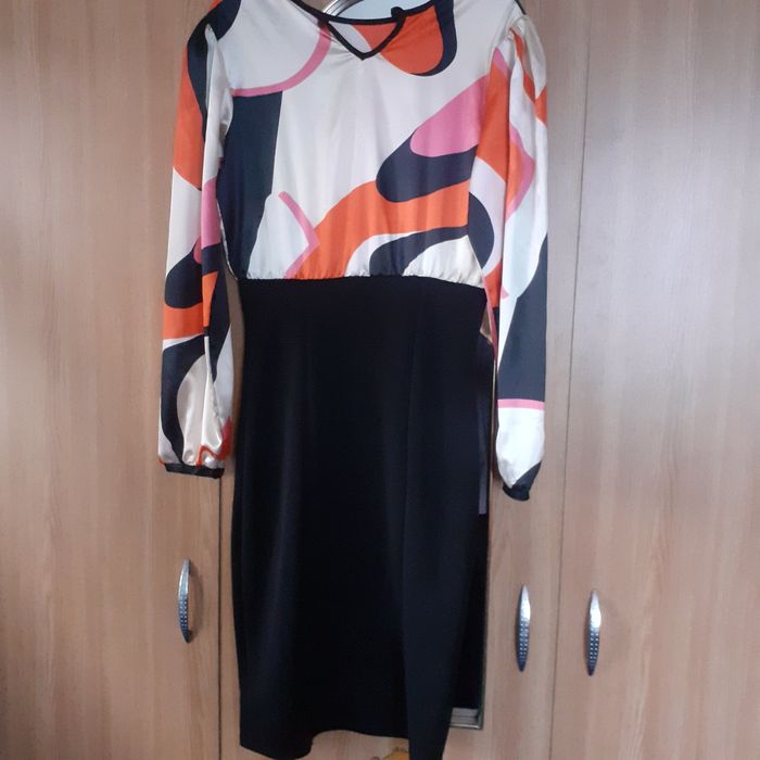 Vând rochita eleganta,mărimea 38.