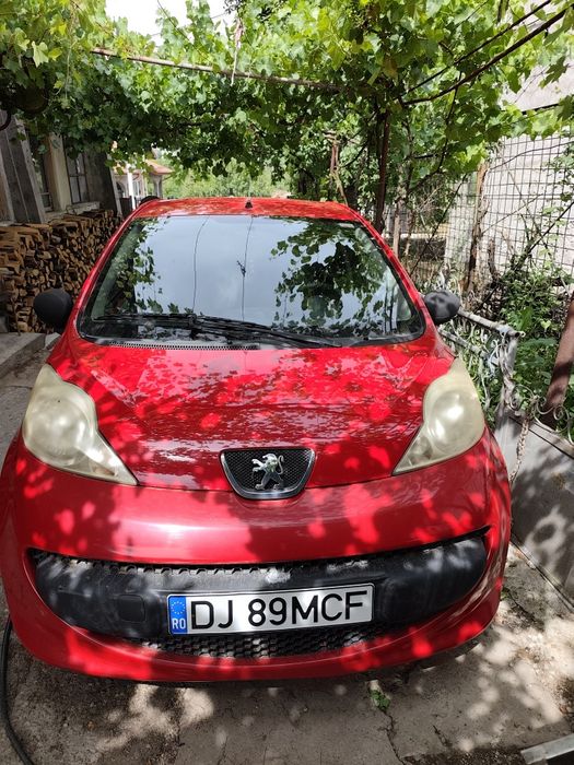 Vând Peugeot 107
