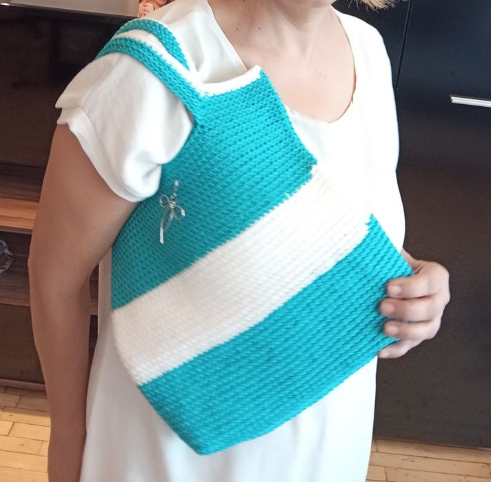 Лятна чанта, ръчно изплетена.