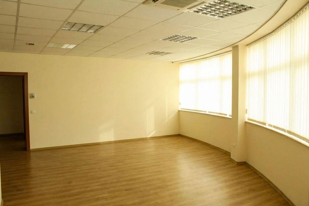 Цял офис етаж в Гара Искър – светъл, гъвкаво разпределение, близо до