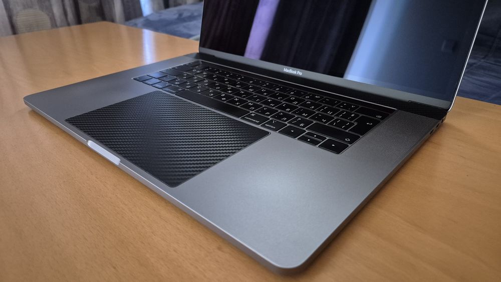 Apple MacBook Pro A1990