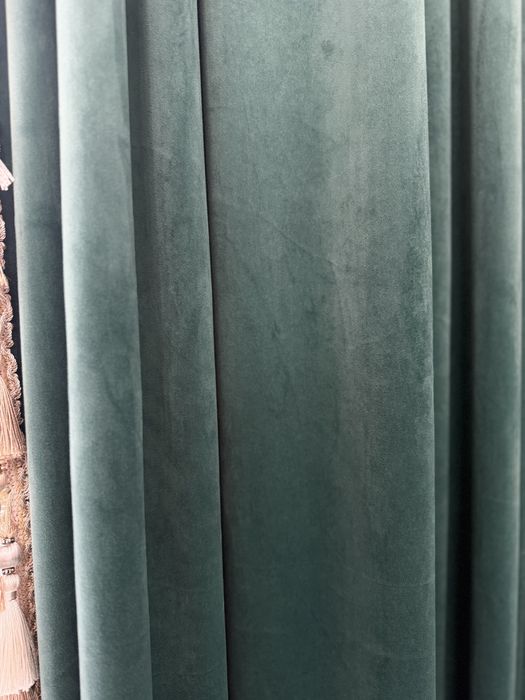 Шторы велюровые продам