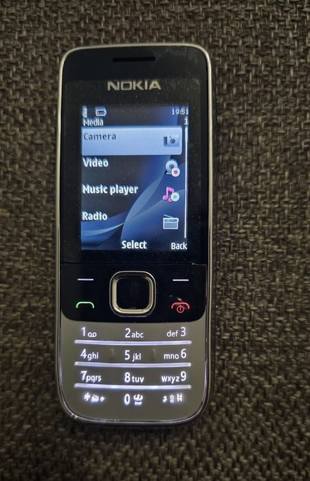 Мобильный телефон Nokia 2730 classic