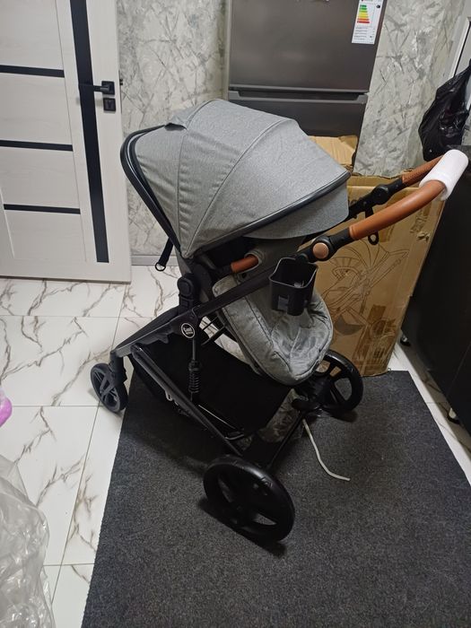 Продаётся фирменный трансформер коляска 2в1