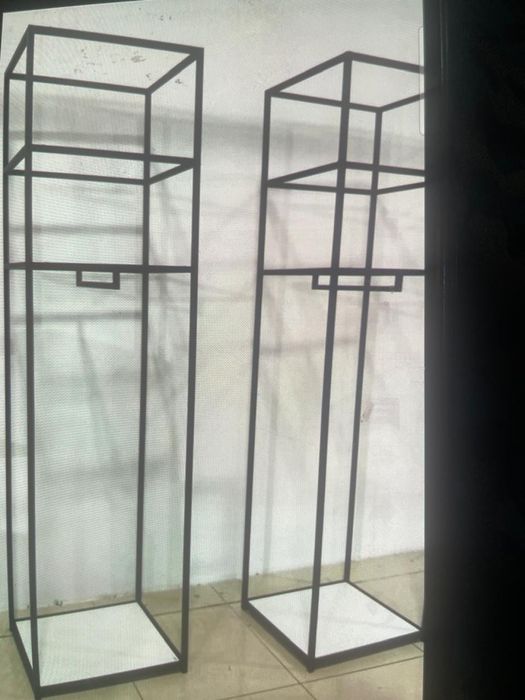 Стеллажи для одежды магазинов