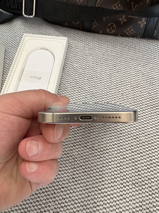 Iphone 16 pro max 256 gb  titanium