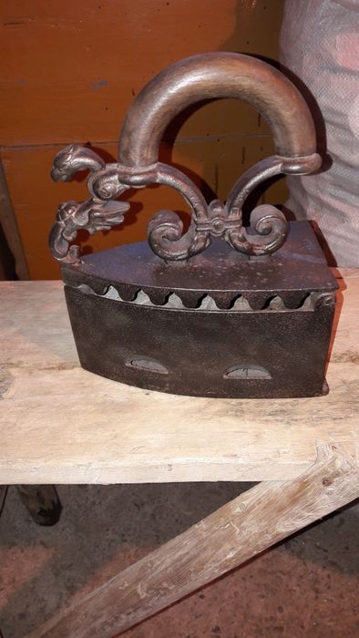 Fier de călcat cu cărbuene