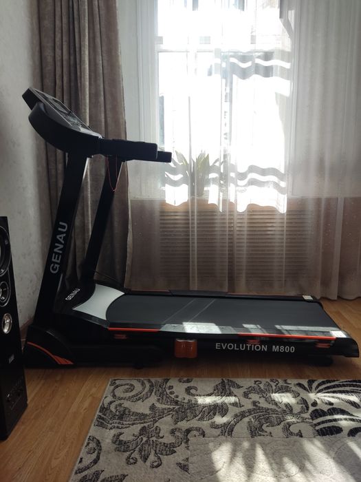 Продам  беговую дорожку GENAU Evolution M800