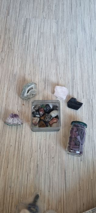 Кристали камъни и минерали