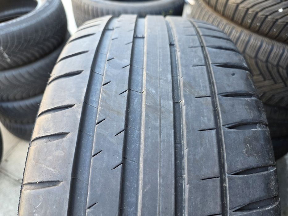 Единични гуми с размер 225 40 18