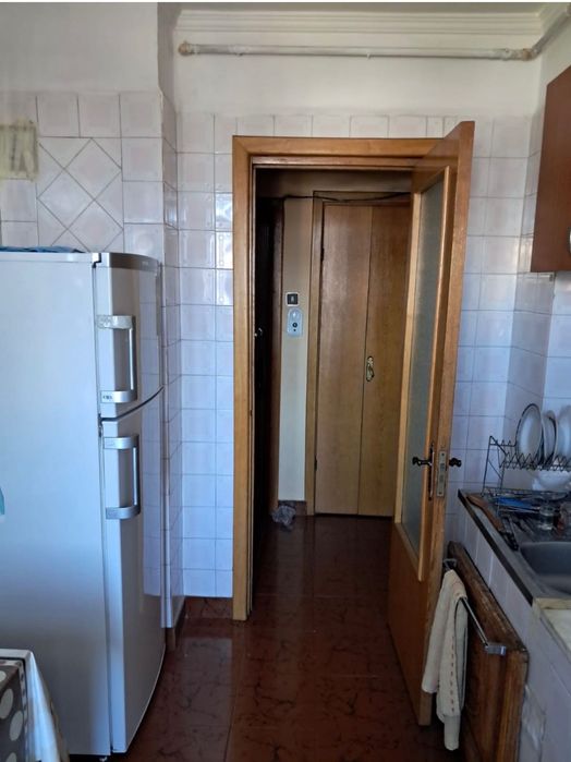 Inchiriez apartament 3 camere