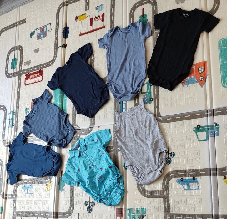 Lot body-uri bebeluși 74, mânecă scurtă – 13 buc.