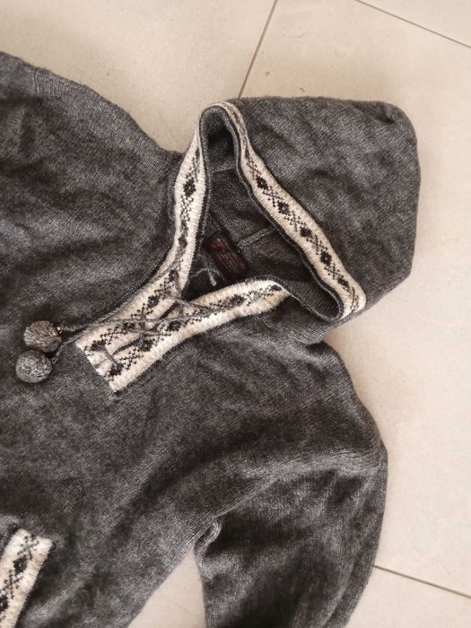 Ръчно изработен, сив пуловер от Перy  100% алпака 38 s m