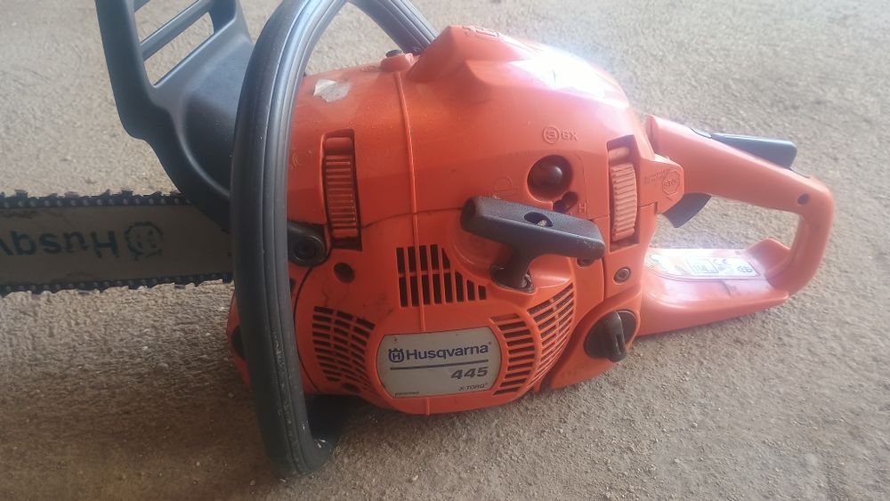 Vând drujba Husqvarna 445