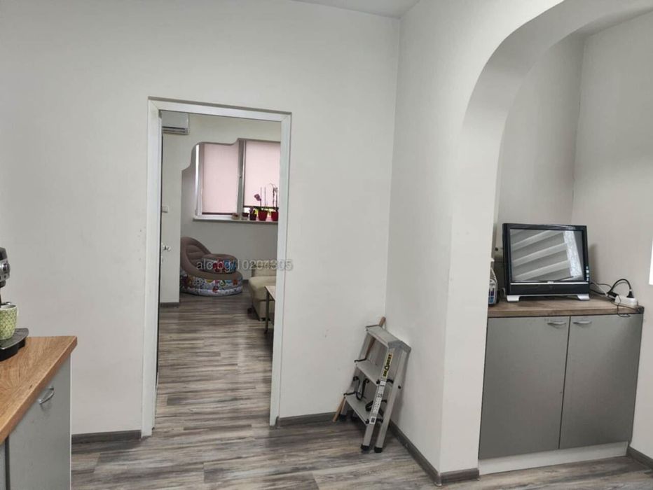Продава се Четиристаен апартамент в Шумен, Тракия - 115 кв.м за 1331 €/кв.м - Снимка #9