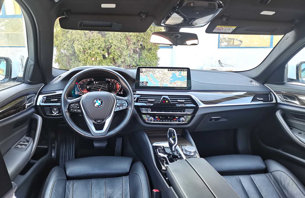 BMW 520d /Distronic/Head-Up/Ventilatie/Facelift/Luxury Line/Faruri LED