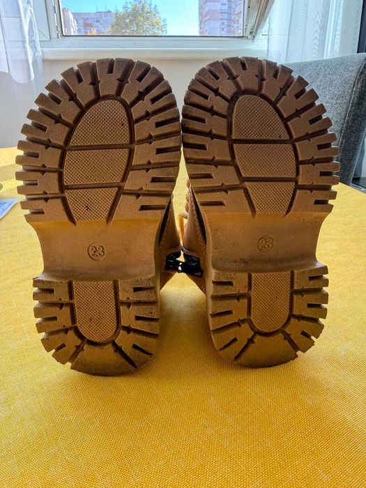 Детски боти 23ти номер и пантофи 27ми номер