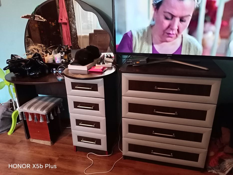 Комод и тумба с зеркалом