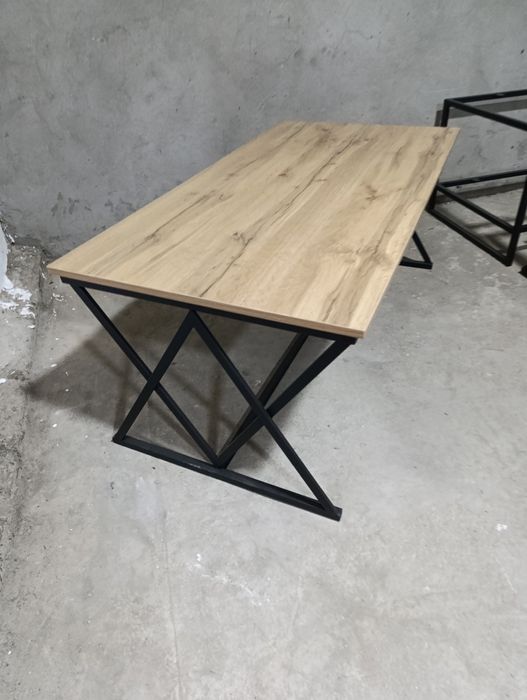 Jurnalniy stolik loft