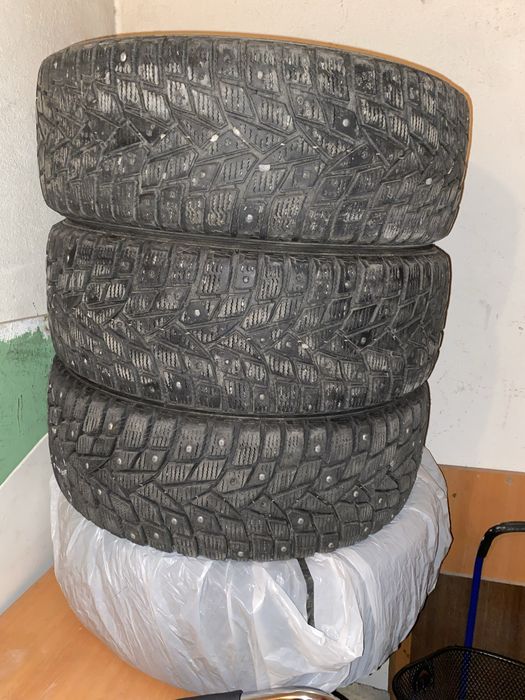 Продам шины DUNLOP зимнии комплект б/у