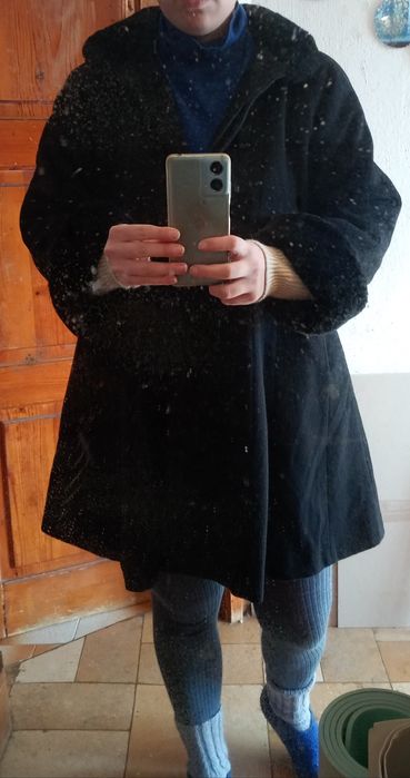 Вълнено елегантно палто с пухена яка