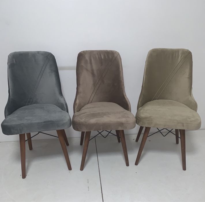 Трапвзна маса комплект със столове