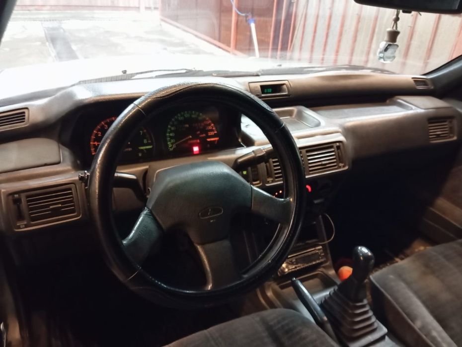 Машина Митсубиси галант