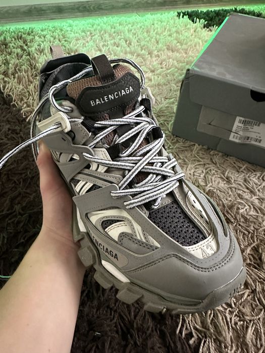 Balenciaga track 43
