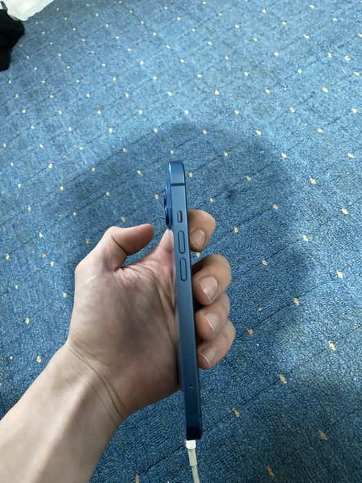 Продам айфон 13