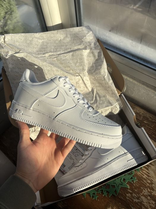 Nike Air Force 1 Triple White