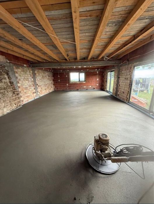 Машинно полагане на подови замазки