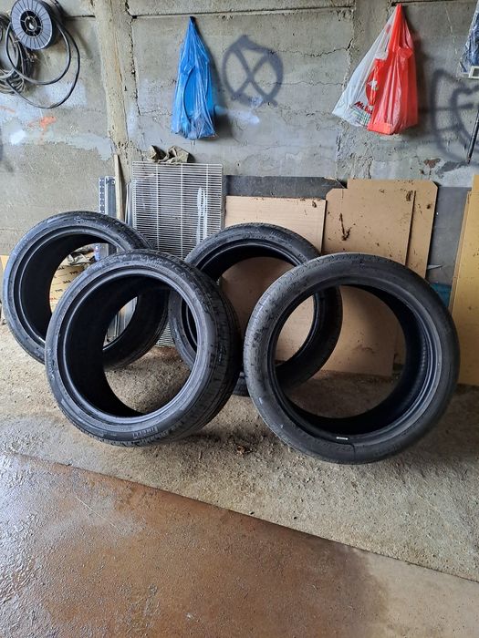 Продавам гуми пирели 295/40/22  1200лв.