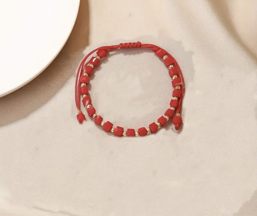 Позлатени шикозни гривни!