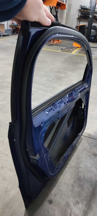 Usa stanga fata volkswagen vw passat B6 break an 2009 cod culoare LA6E