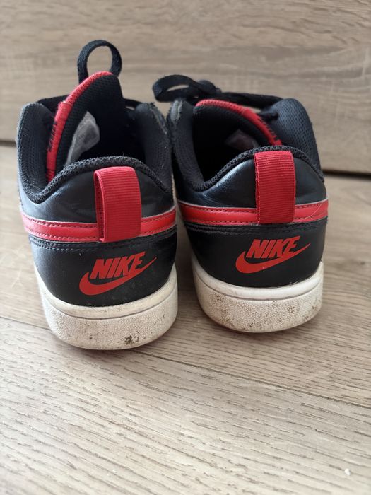 Nike Dunk вьв черно-червени цвят